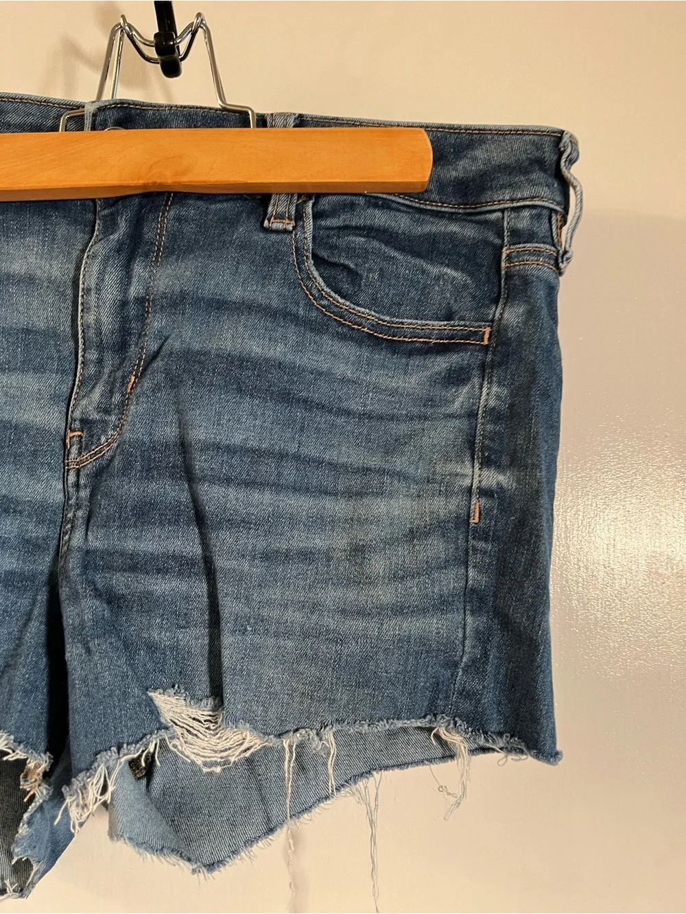 American Eagle Women’s Size 10 Hi Rise Cut Off Jean Shorts Denim Medium Wash‎